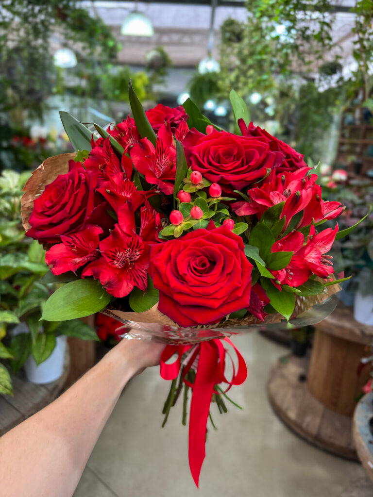 Buquê 5 Rosas Importadas - Cod. 68874 R$ 236,90