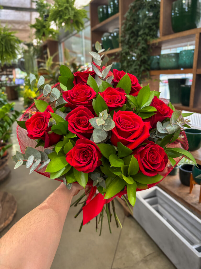 Buquê de 10 Rosas Importadas - Cod. 72227 R$ 329,90