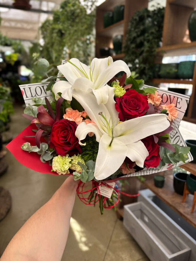 Buquê de Lírios e Rosa Importada - Cod. 72608 R$ 294,90